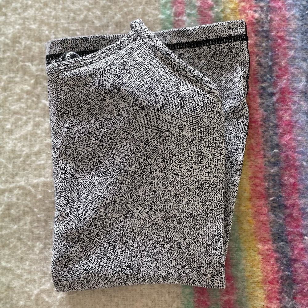 Lululemon Tank - Picture 1 of 7